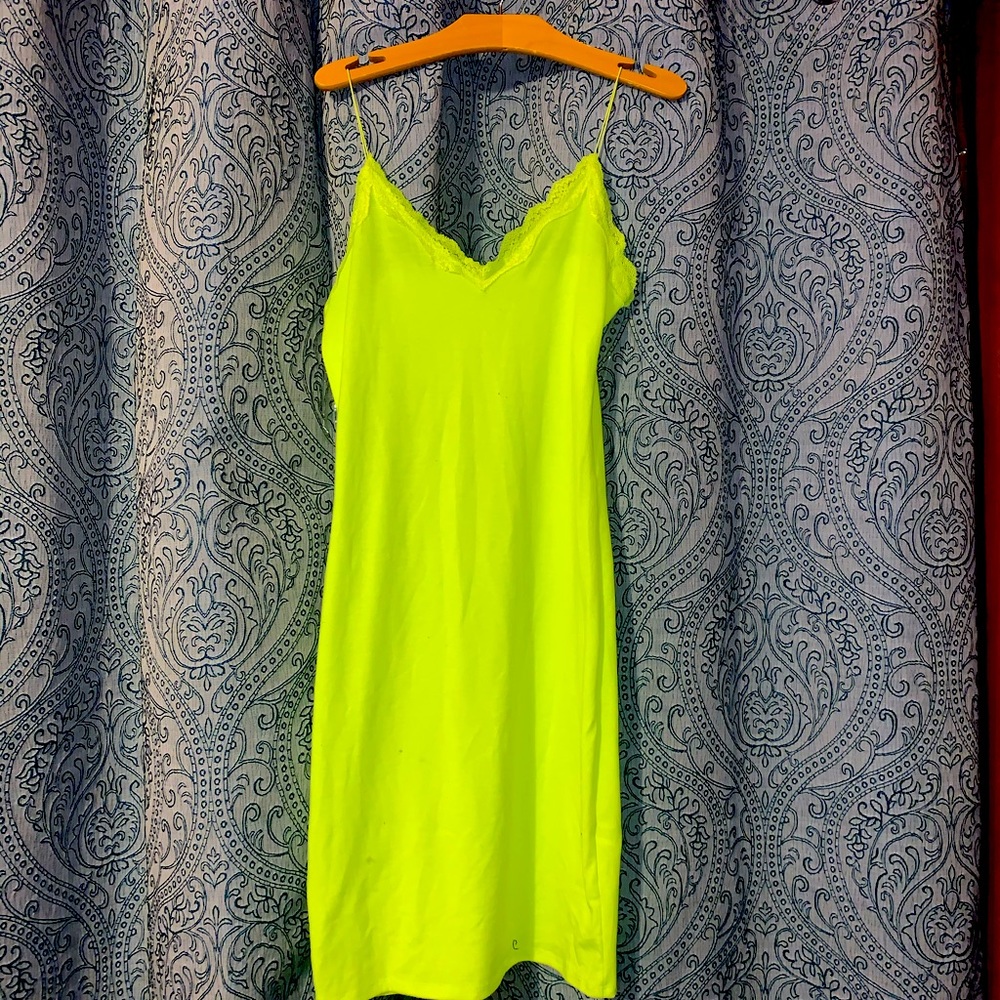 Neón yellow cami dress